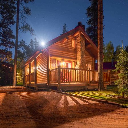 Hotel Baker Creek By Basecamp Lago Louise Exterior foto