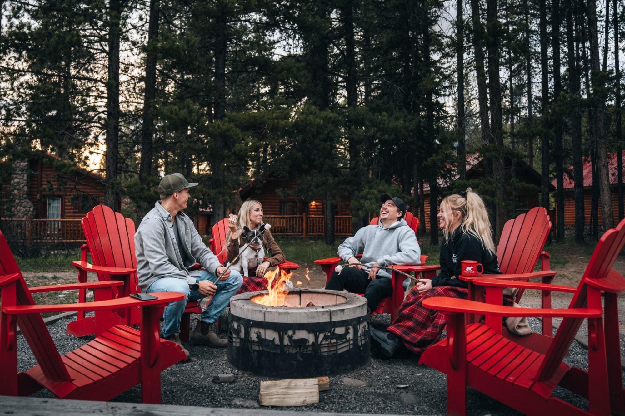 Hotel Baker Creek By Basecamp Lago Louise Exterior foto