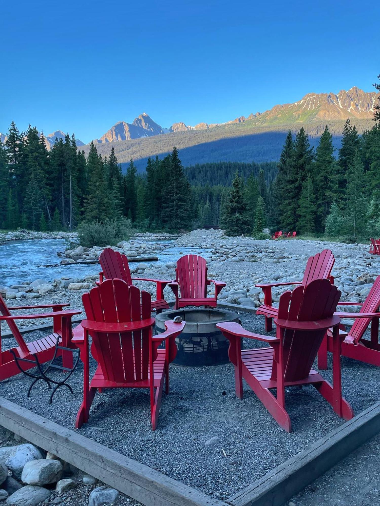 Hotel Baker Creek By Basecamp Lago Louise Exterior foto