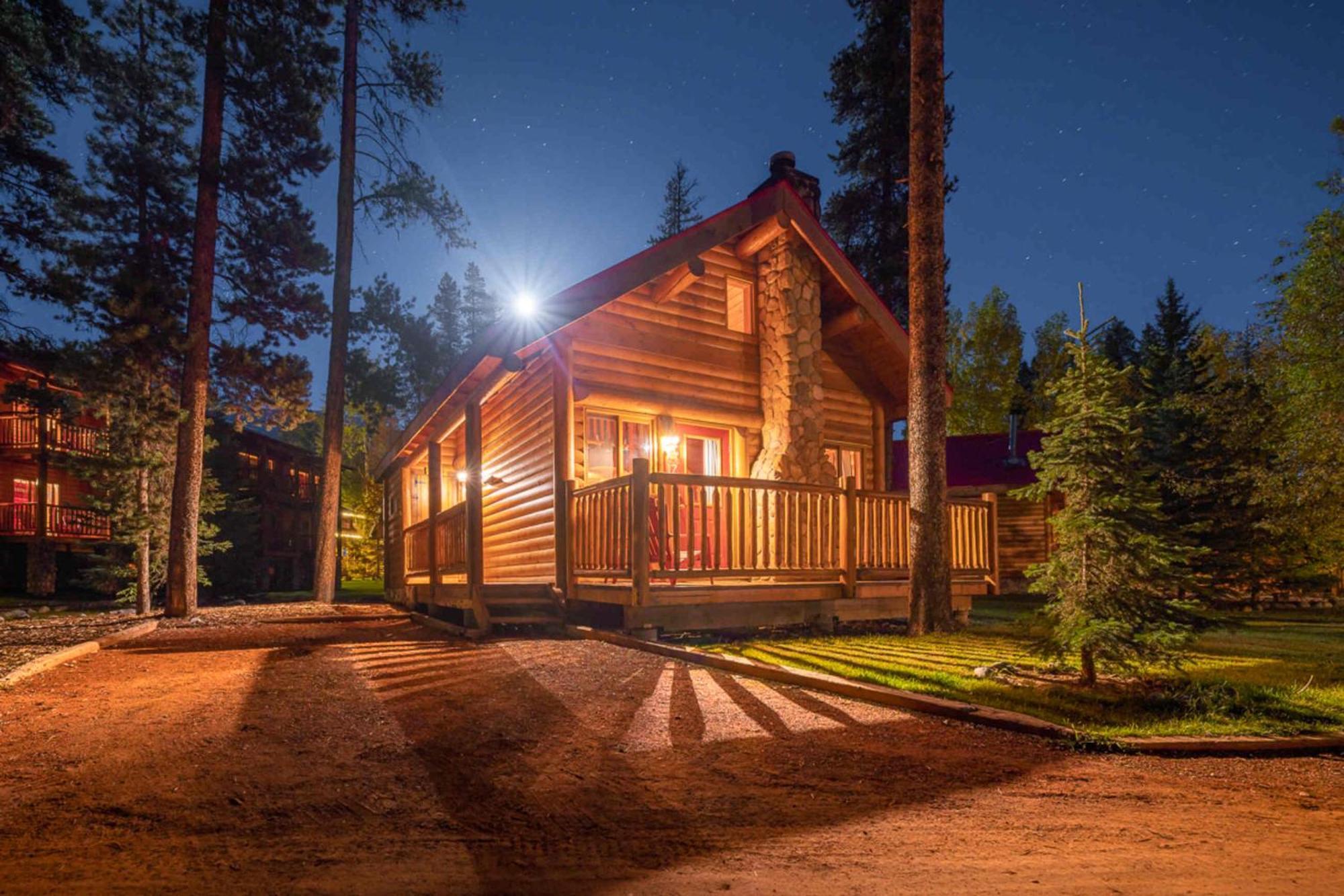 Hotel Baker Creek By Basecamp Lago Louise Exterior foto