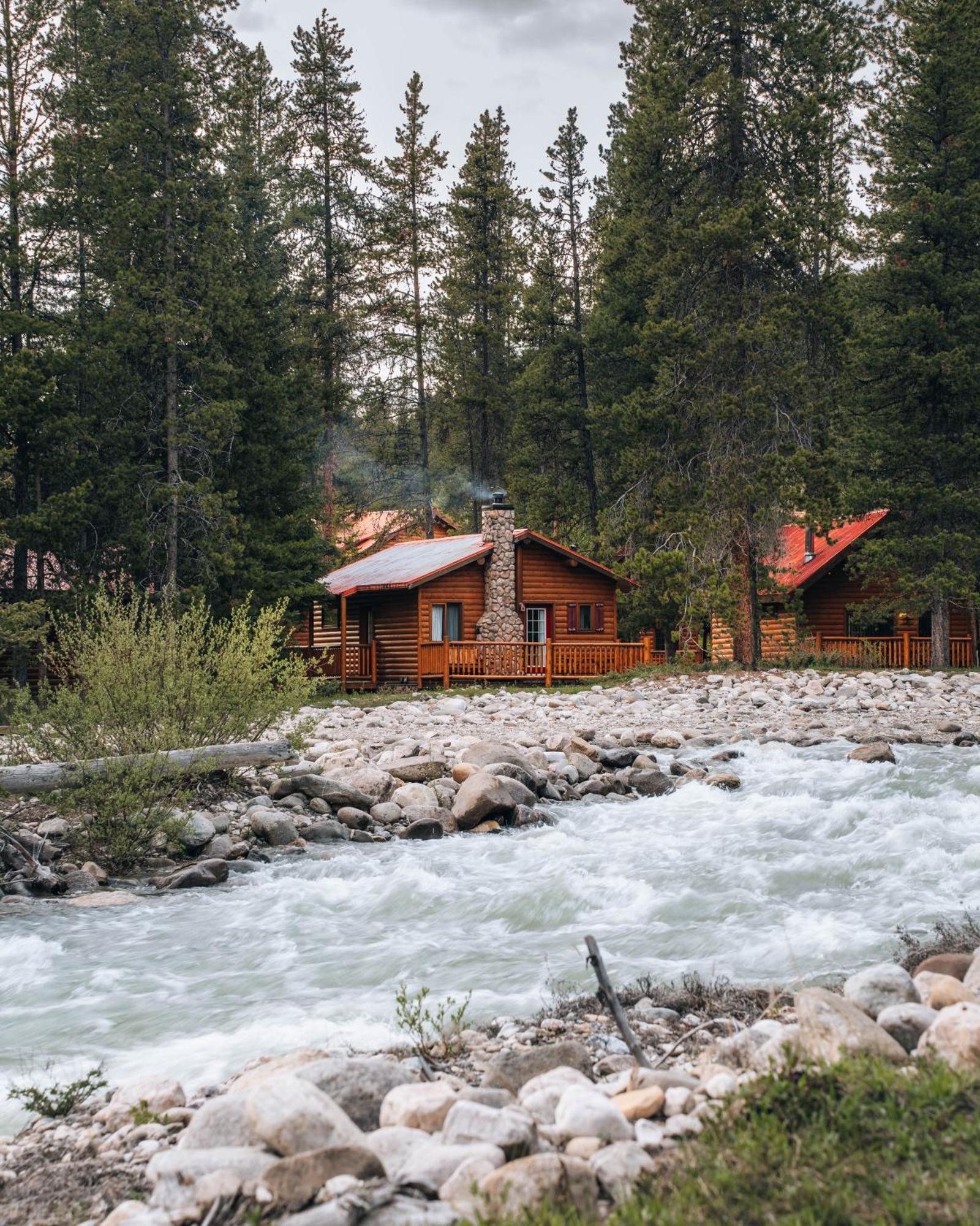 Hotel Baker Creek By Basecamp Lago Louise Exterior foto